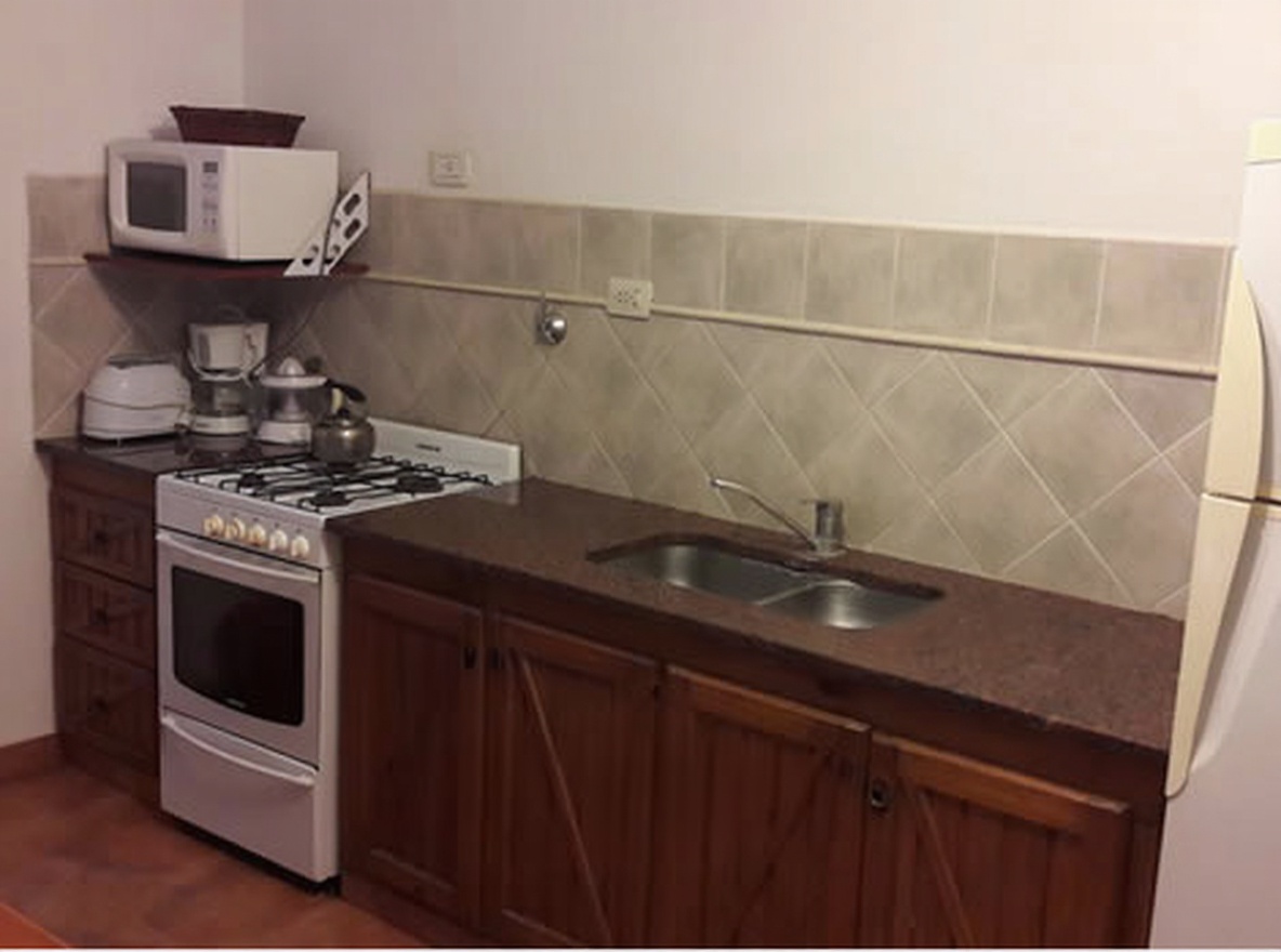 Cabañas con parque y parrilla a 300 metros del mar en Costa del Este miniatura 6