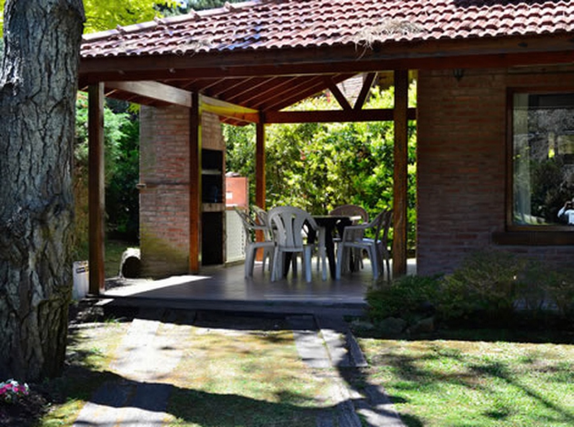 Cabañas con parque y parrilla a 300 metros del mar en Costa del Este miniatura 10