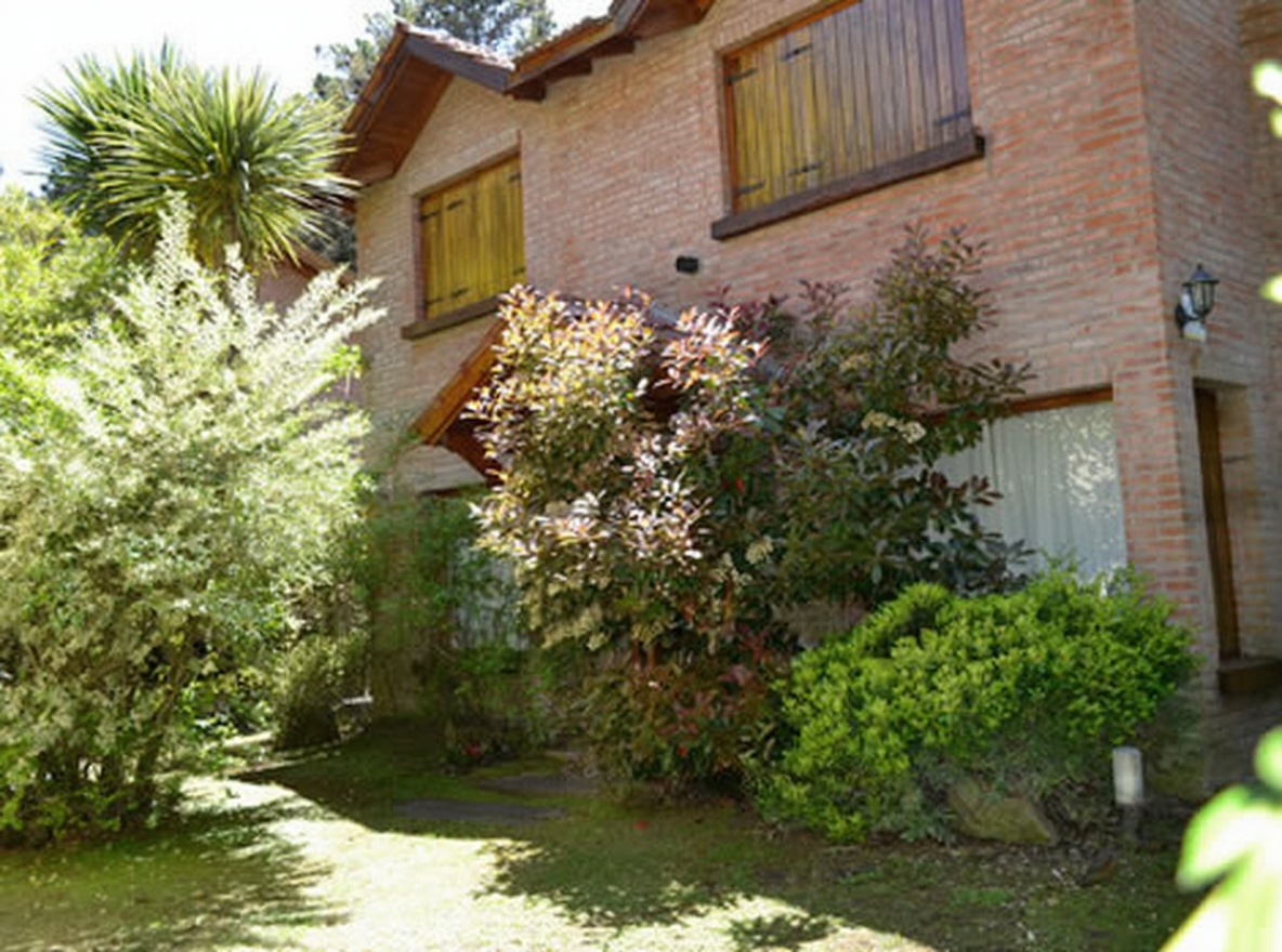 Cabañas con parque y parrilla a 300 metros del mar en Costa del Este miniatura 12