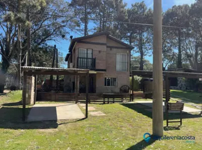 Cabañas con pileta y parque a 500 metros del mar en Costa del Este