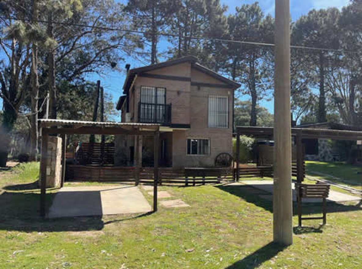 Cabañas con pileta y parque a 500 metros del mar en Costa del Este