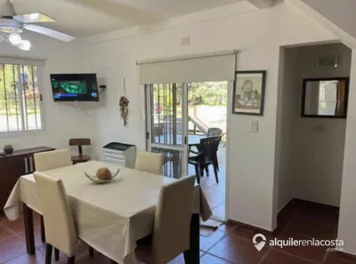 Cabañas con pileta y parque a 500 metros del mar en Costa del Este foto 2