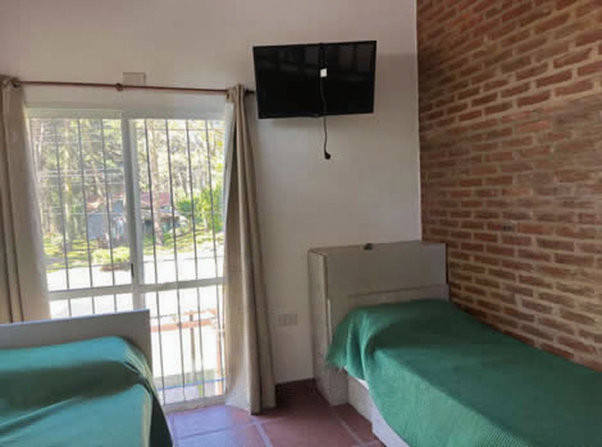 Cabañas con pileta y parque a 500 metros del mar en Costa del Este miniatura 6