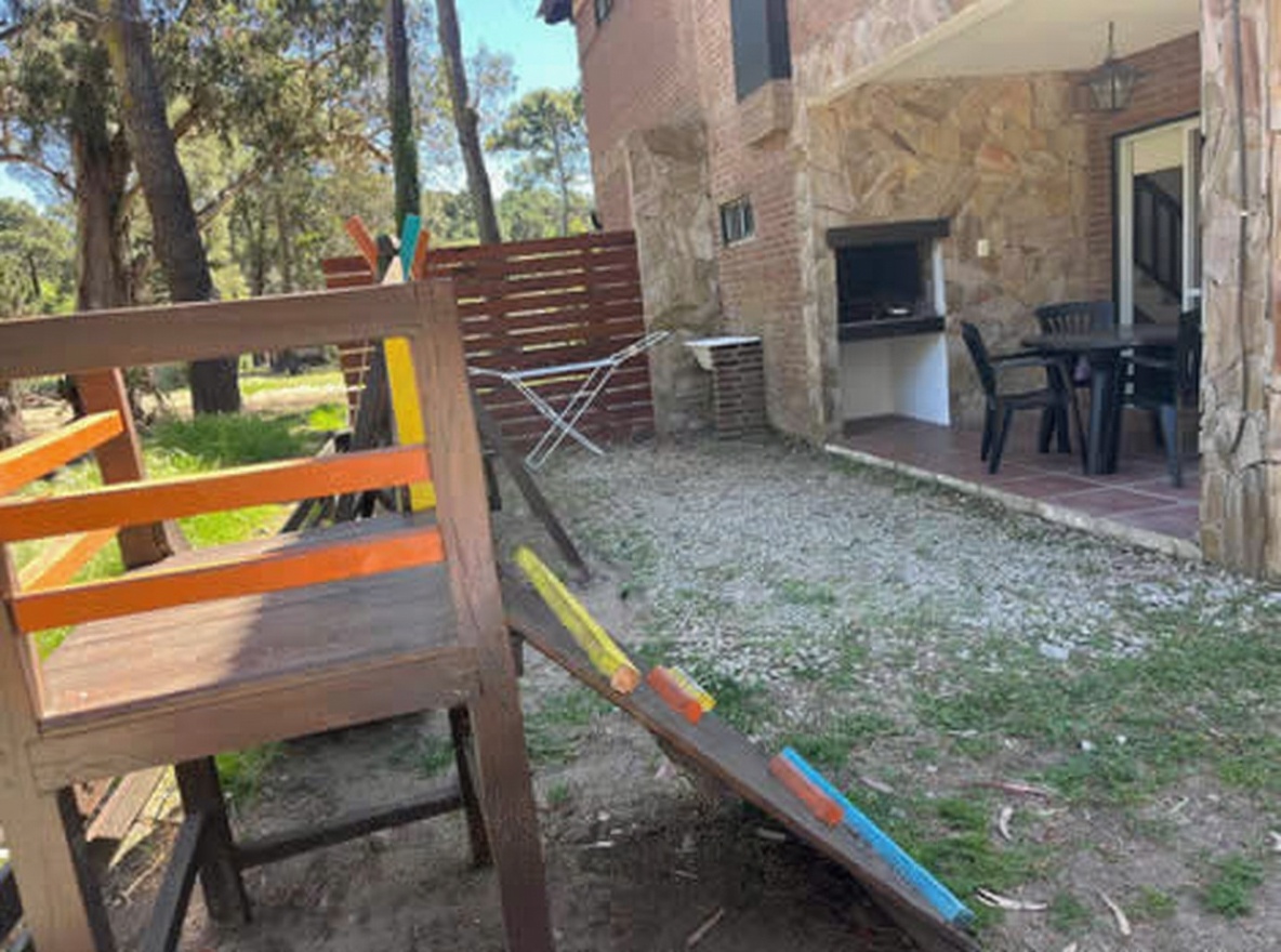 Cabañas con pileta y parque a 500 metros del mar en Costa del Este miniatura 11