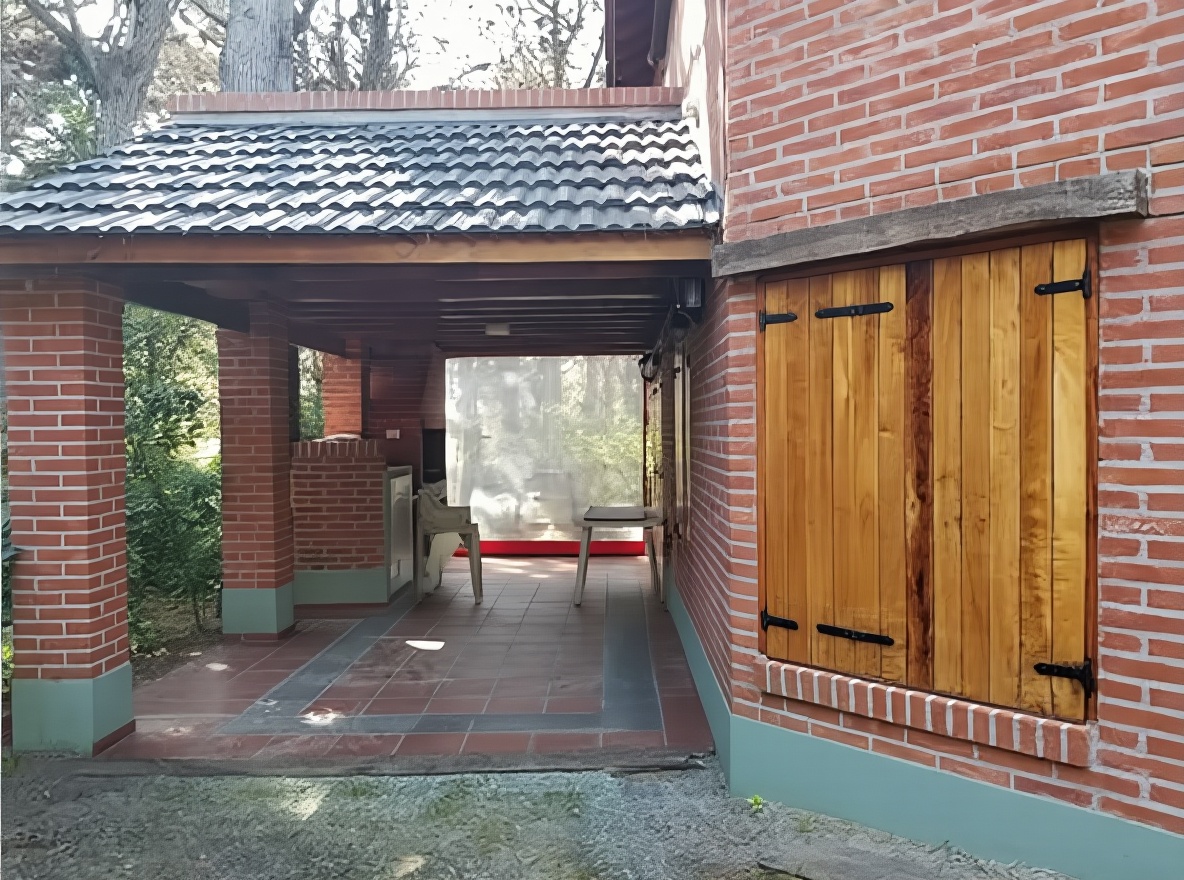 Cabañas con parque y parrilla a 100 metros del mar en Costa del Este miniatura 12