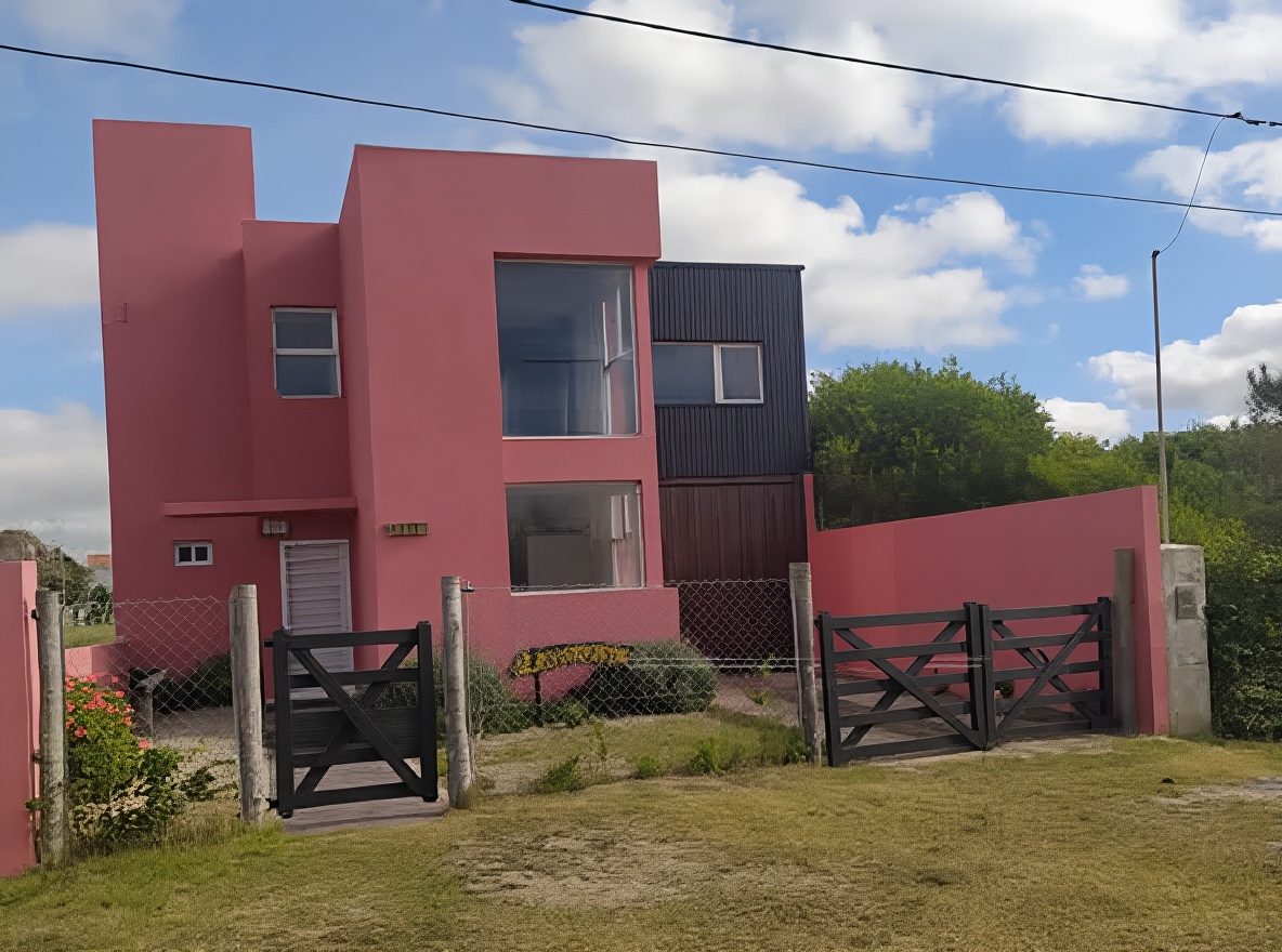 Casa con cochera y parrilla en Costa Chica