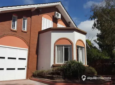 Casa con patio y parrilla a 250 metros del mar en Santa Teresita foto 2
