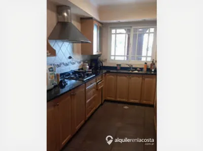 Casa con patio y parrilla a 250 metros del mar en Santa Teresita foto 5