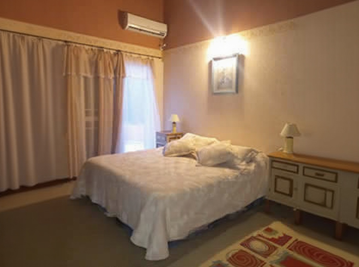 Casa con patio y parrilla a 250 metros del mar en Santa Teresita miniatura 8