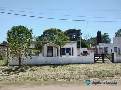 Casa con parque y parrilla a 6 cuadras del mar en Santa Teresita