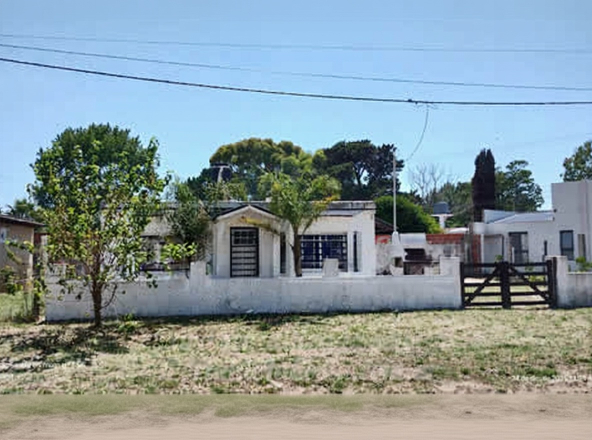 Casa con parque y parrilla a 6 cuadras del mar en Santa Teresita