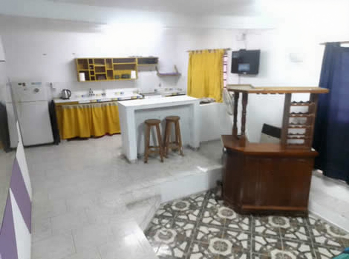 Casa con parque y parrilla a 6 cuadras del mar en Santa Teresita miniatura 3