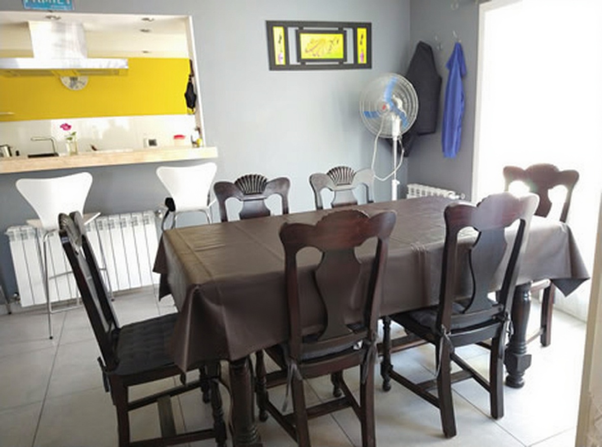 Casa con patio y parrilla a 150 metros del mar en Santa Teresita miniatura 2