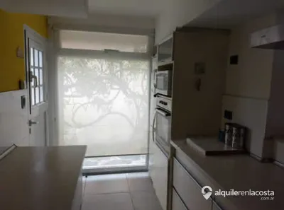 Casa con patio y parrilla a 150 metros del mar en Santa Teresita foto 4