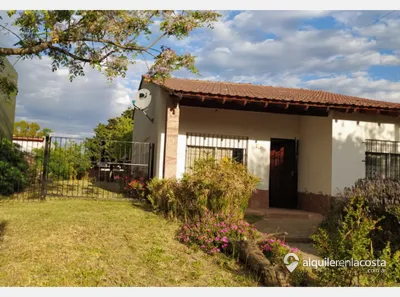 Casa con cochera y parrilla en Mar del Tuyú