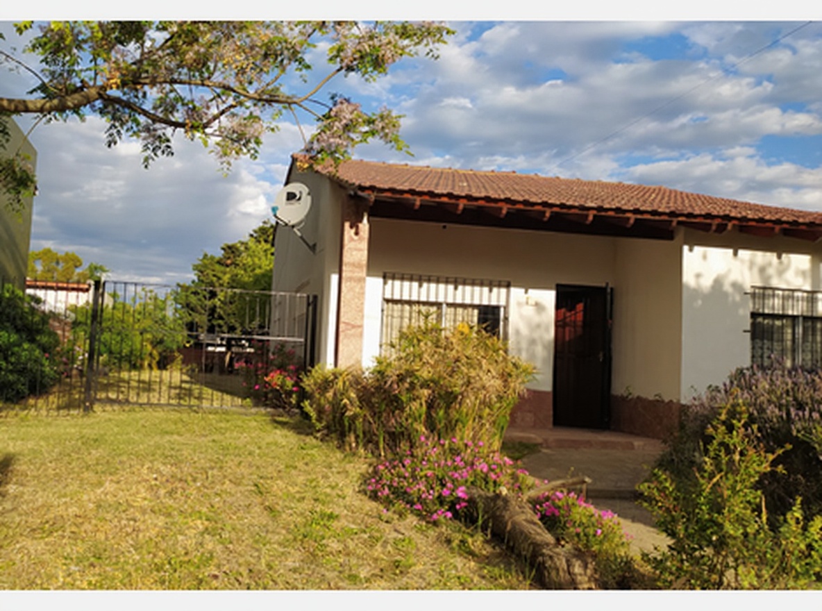 Casa con cochera y parrilla en Mar del Tuyú