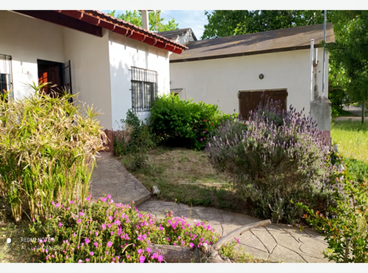 Casa con cochera y parrilla en Mar del Tuyú miniatura 3