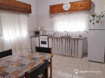Casa con cochera y parrilla en Mar del Tuyú foto 4