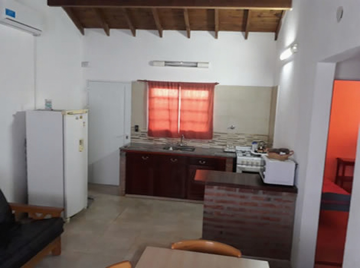 Casa con parque y parrilla en Mar del Tuyú miniatura 2