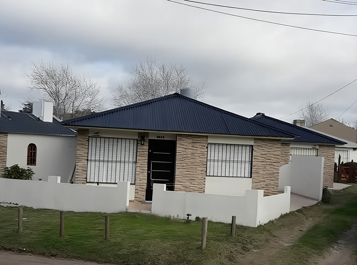 Casa con patio y parrilla a 3 cuadras del mar en Mar del Tuyú