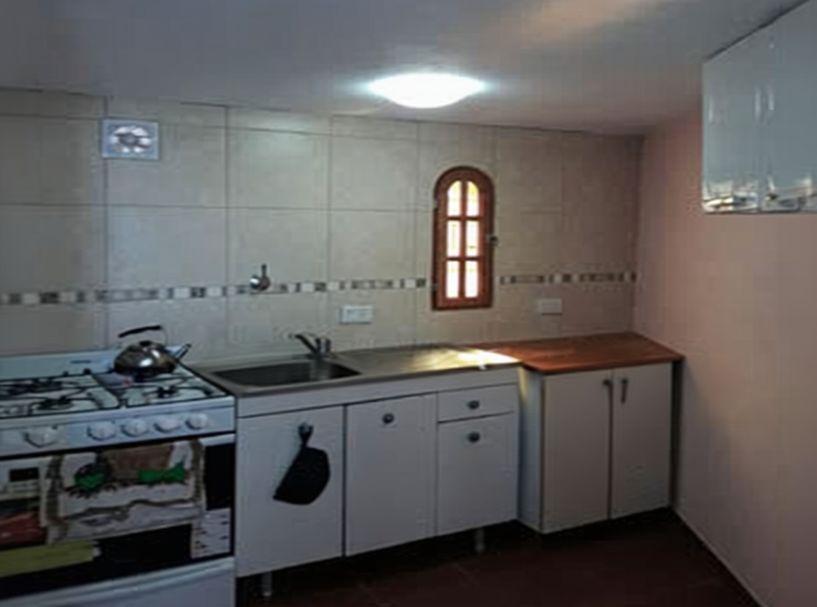 Casa con patio y parrilla a 3 cuadras del mar en Mar del Tuyú miniatura 5