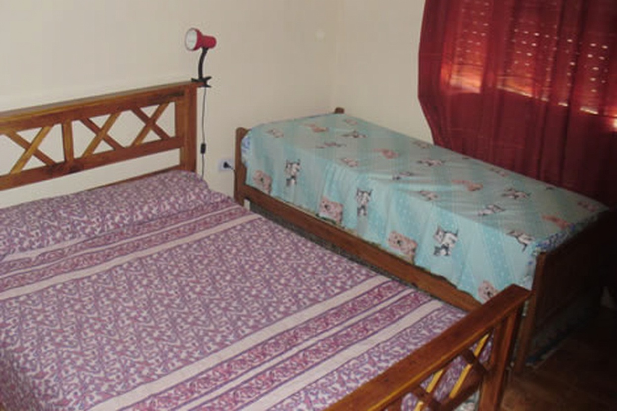 Casa con patio y parrilla a 3 cuadras del mar en Mar del Tuyú miniatura 6