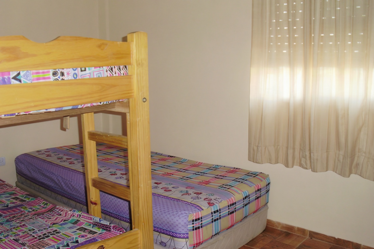 Casa con patio y parrilla a 3 cuadras del mar en Mar del Tuyú miniatura 7