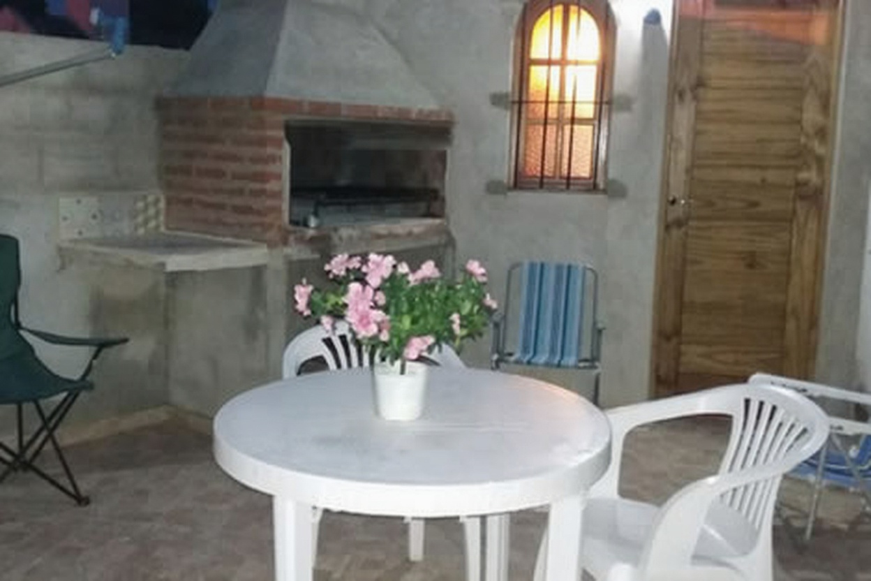Casa con patio y parrilla a 3 cuadras del mar en Mar del Tuyú miniatura 10