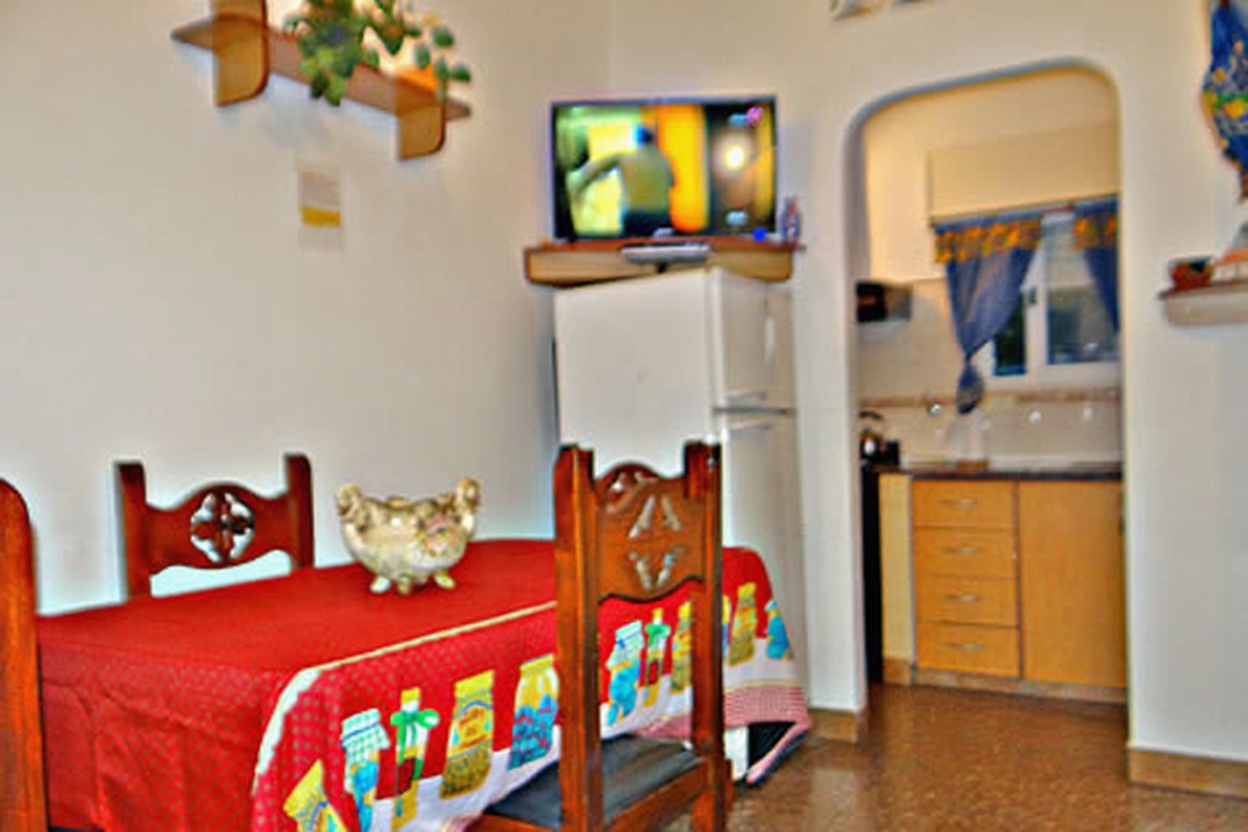 Casa con parque y parrilla a 150 metros del mar en San Clemente del Tuyú miniatura 5