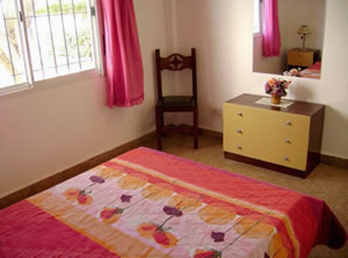 Casa con parque y parrilla a 150 metros del mar en San Clemente del Tuyú miniatura 8