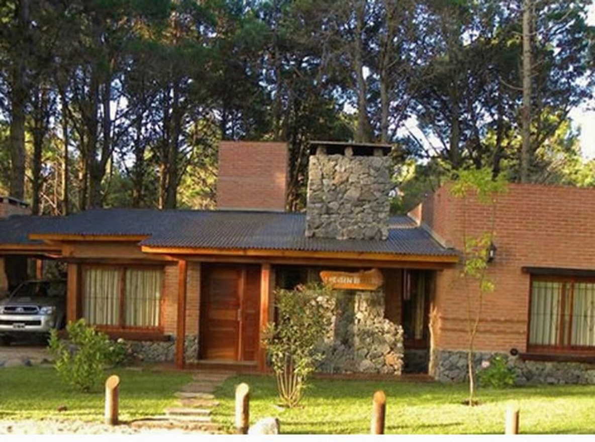 Casa con cochera y parrilla a 300 metros del mar en Costa del Este