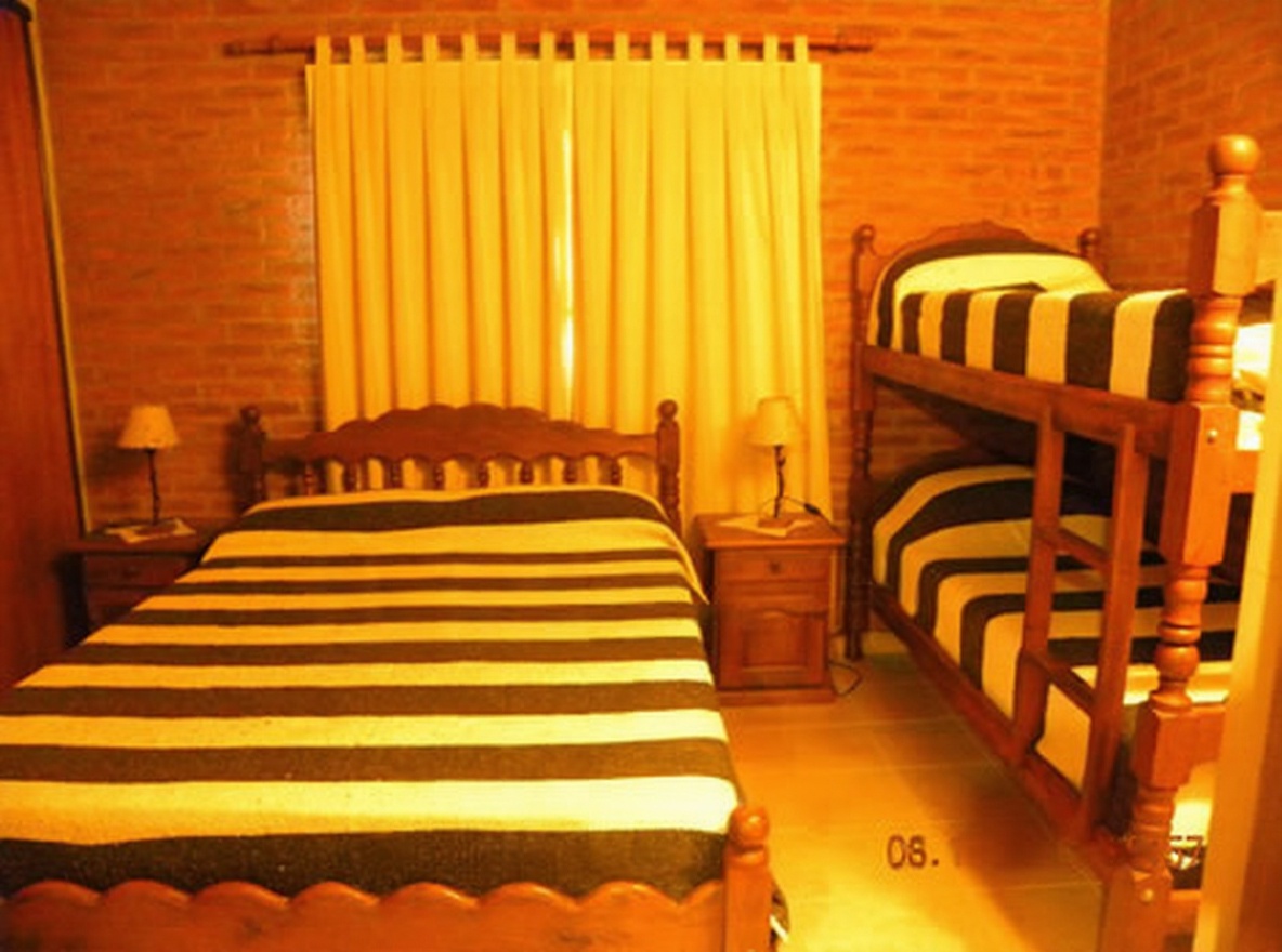 Casa con cochera y parrilla a 300 metros del mar en Costa del Este miniatura 8