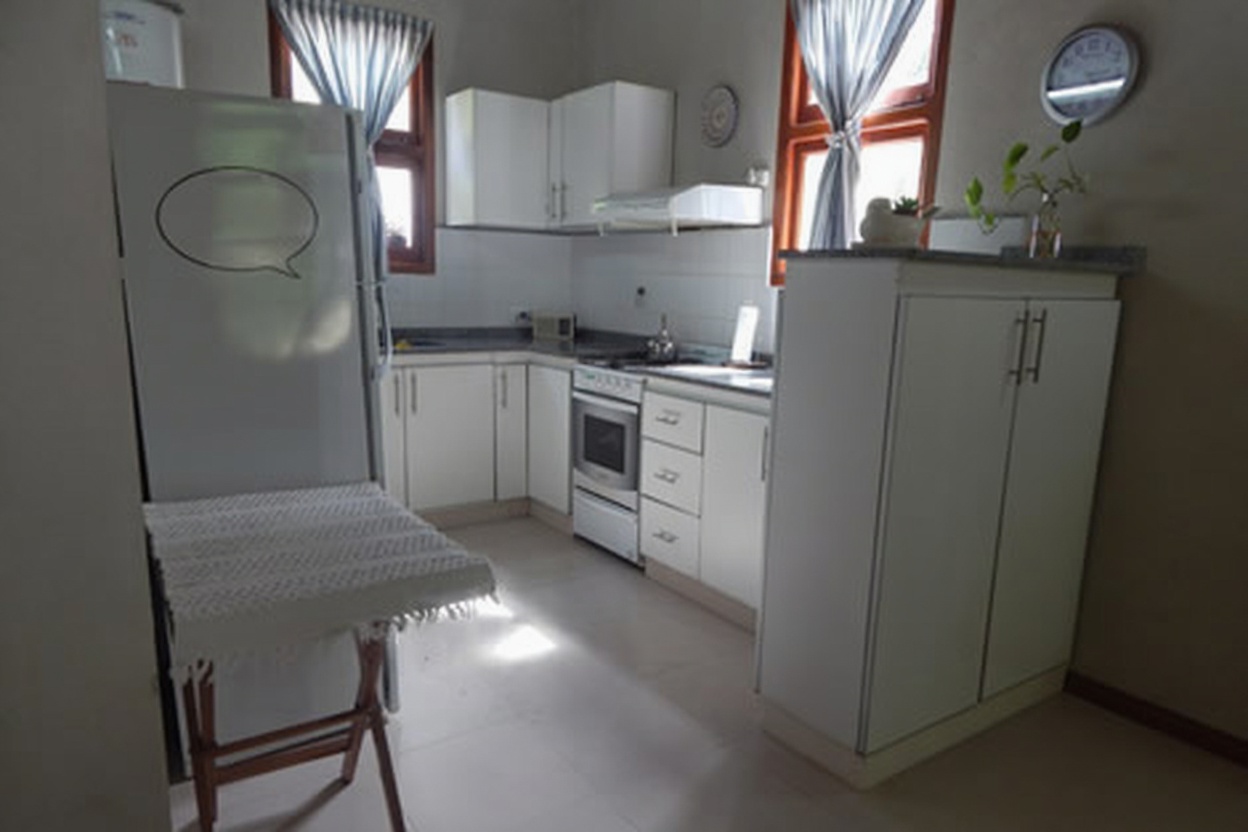 Casa con parque y parrilla a 6 cuadras del mar en Costa del Este miniatura 6