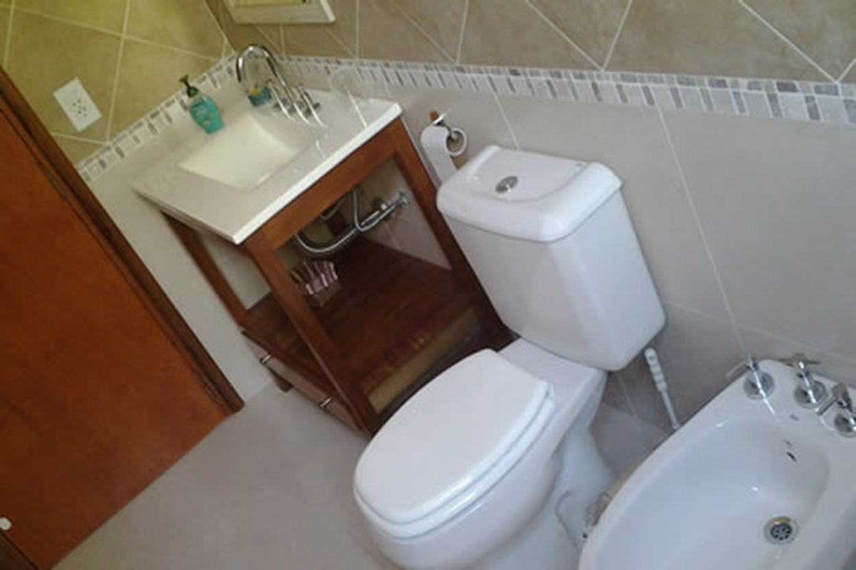 Casa con parque y parrilla a 6 cuadras del mar en Costa del Este miniatura 9