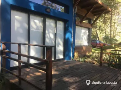 Casa con parque y parrilla a 5 cuadras del mar en Costa del Este foto 2