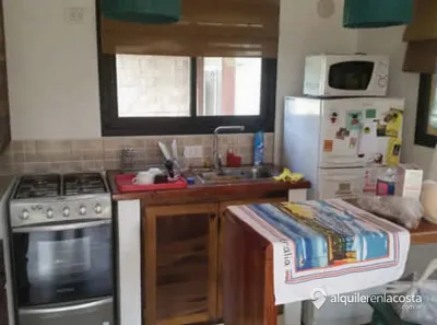 Casa con parque y parrilla a 5 cuadras del mar en Costa del Este foto 3