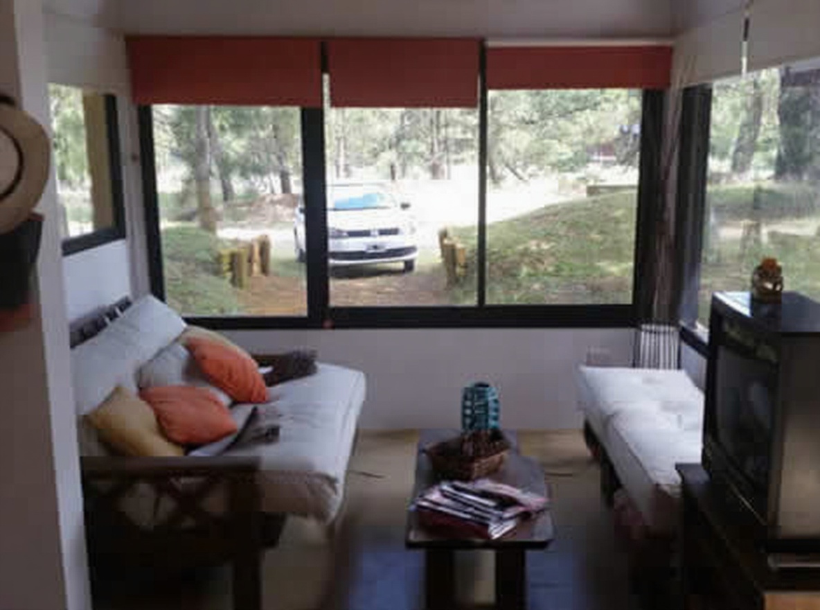 Casa con parque y parrilla a 5 cuadras del mar en Costa del Este miniatura 4