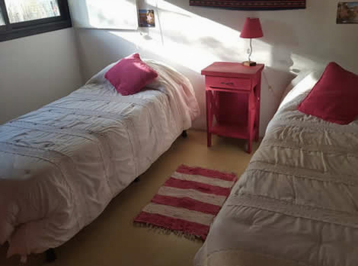 Casa con parque y parrilla a 5 cuadras del mar en Costa del Este miniatura 9