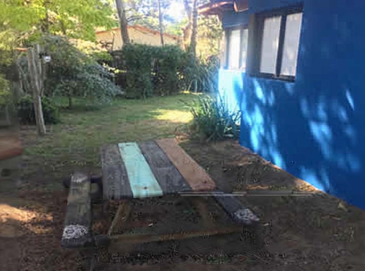 Casa con parque y parrilla a 5 cuadras del mar en Costa del Este miniatura 11