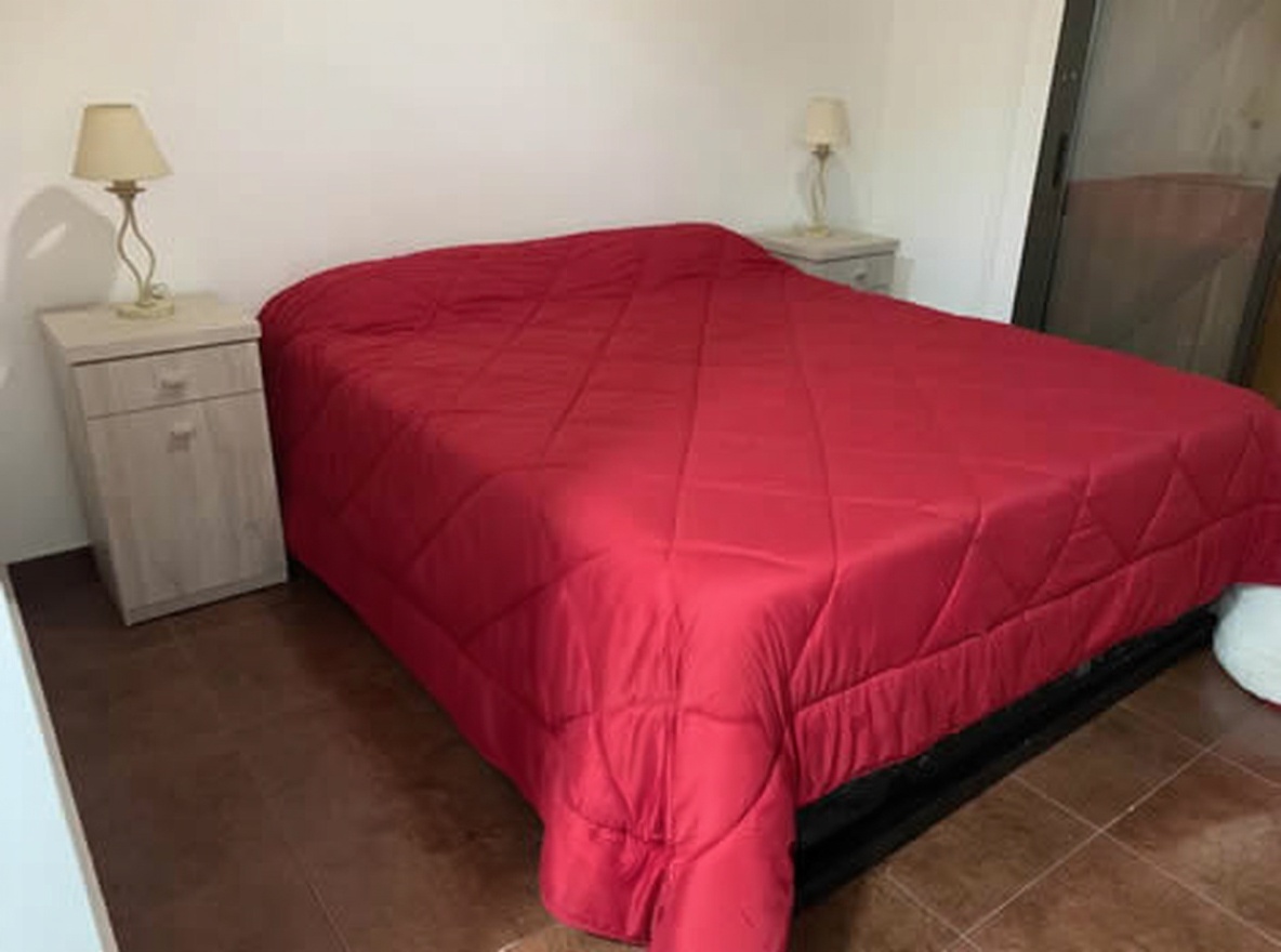 Casa con cochera y parrilla a 8 cuadras del mar en Costa del Este miniatura 6