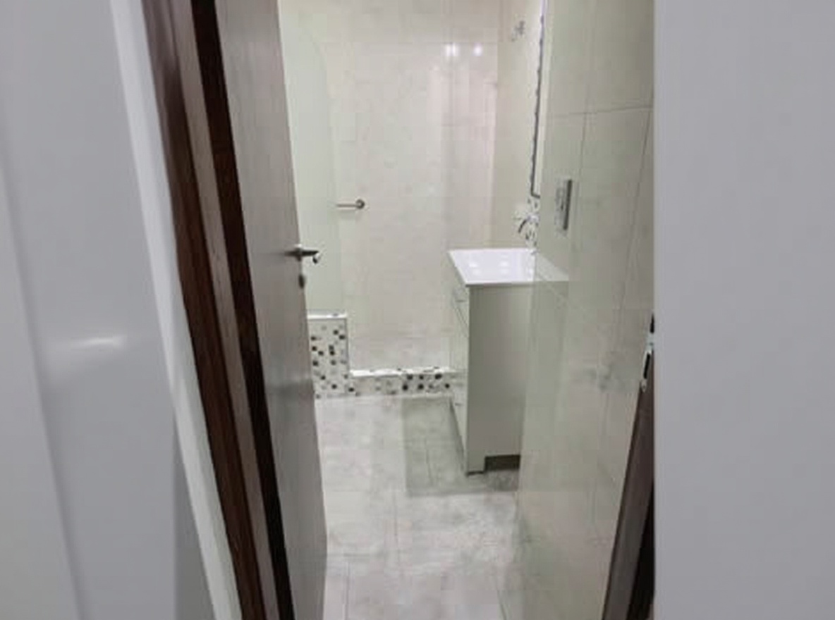 Casa con cochera y parrilla a 8 cuadras del mar en Costa del Este miniatura 7