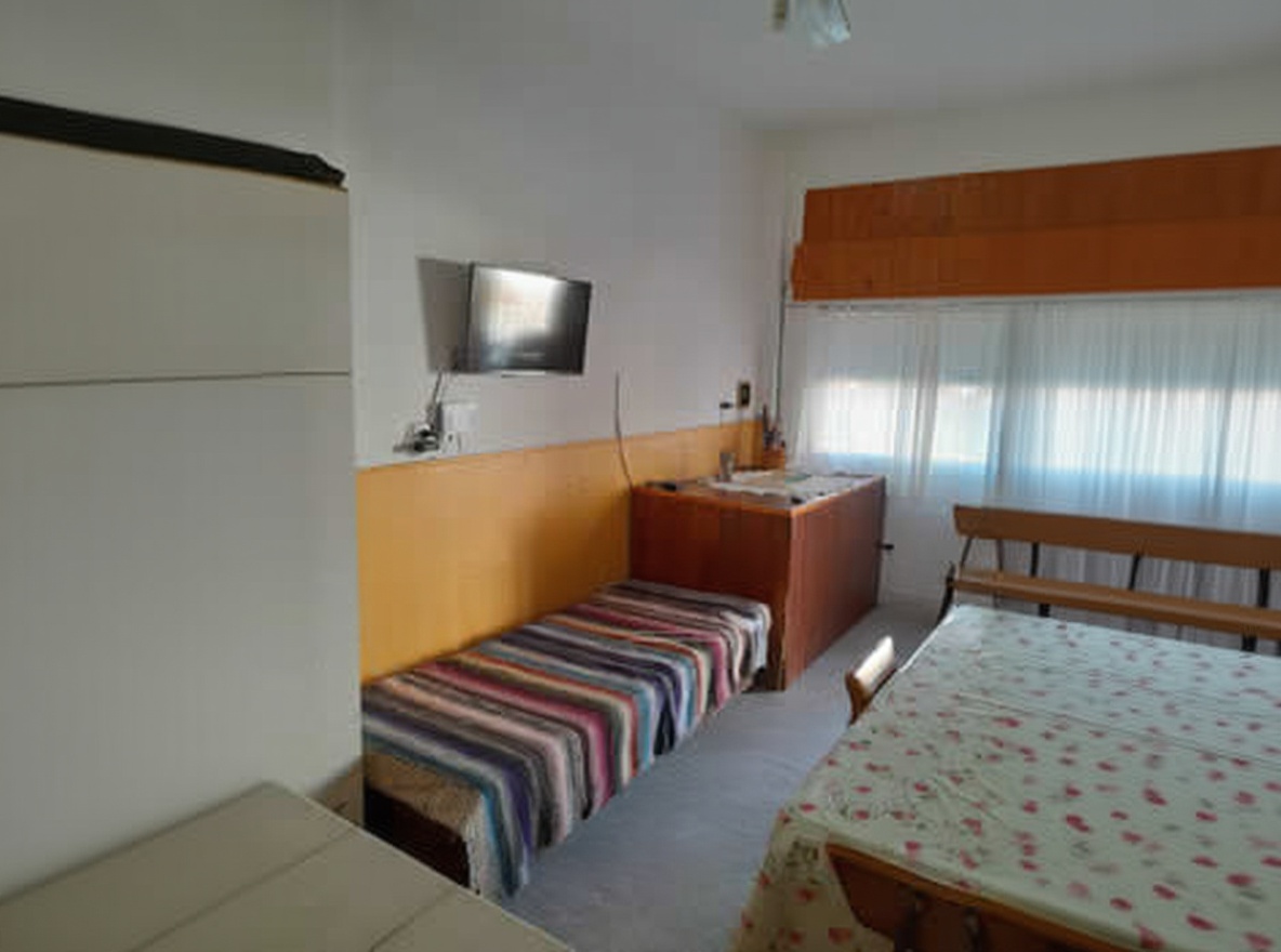 Casa con patio y parrilla a 2 cuadras del mar en San Clemente del Tuyú miniatura 4