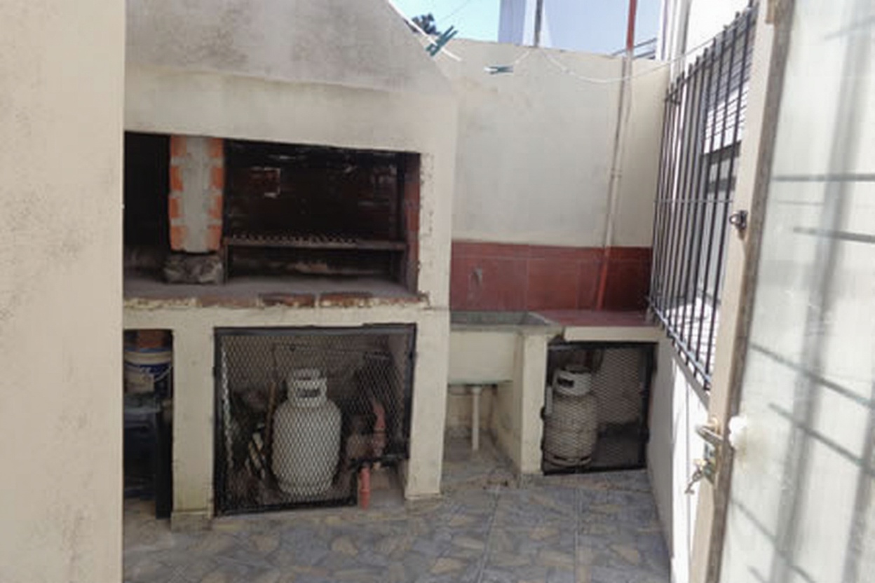 Casa con patio y parrilla a 2 cuadras del mar en San Clemente del Tuyú miniatura 8