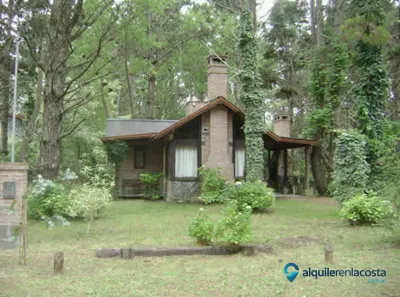 Casa con cochera y parrilla en Costa del Este