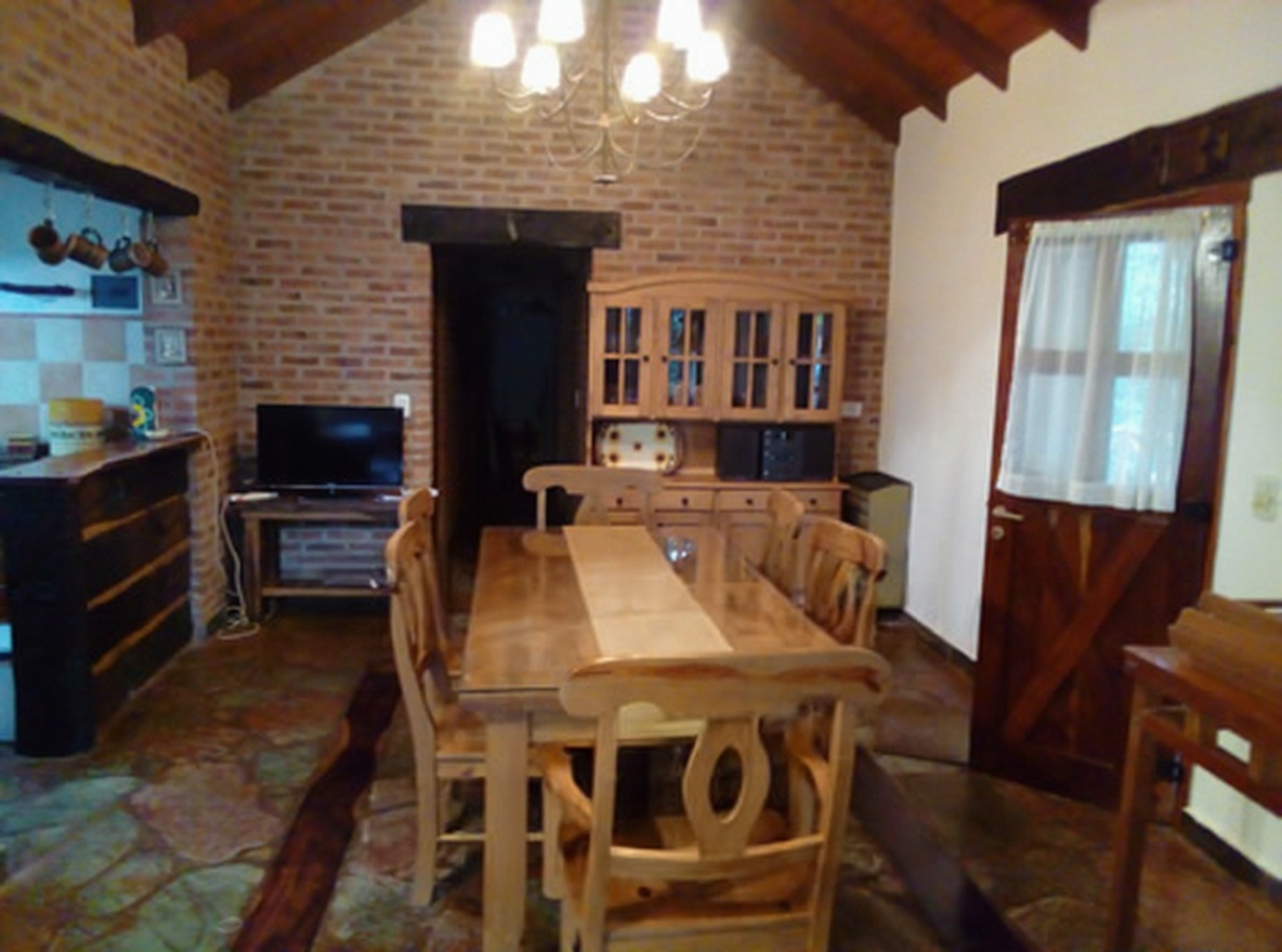 Casa con cochera y parrilla en Costa del Este miniatura 2