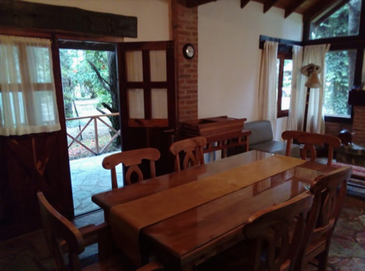 Casa con cochera y parrilla en Costa del Este miniatura 3