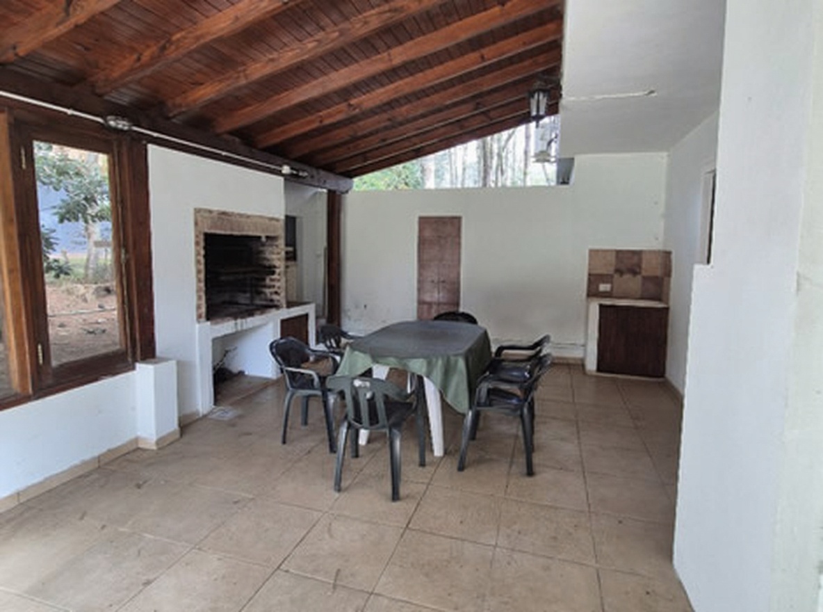 Casa con parque y parrilla en Costa del Este miniatura 7