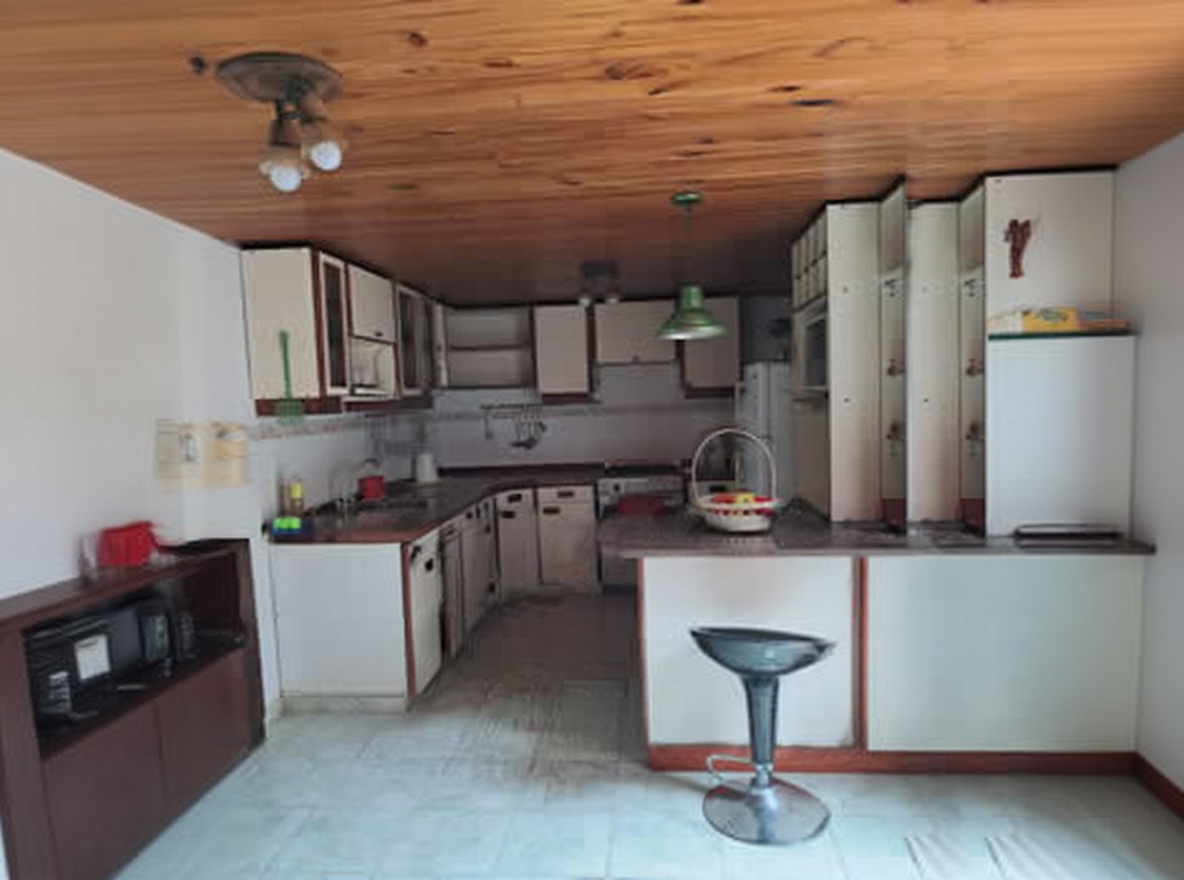 Chalet con pileta y parque en San Clemente del Tuyú miniatura 3