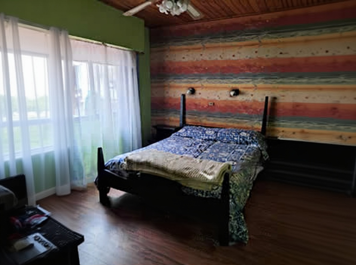 Chalet con pileta y parque en San Clemente del Tuyú miniatura 4