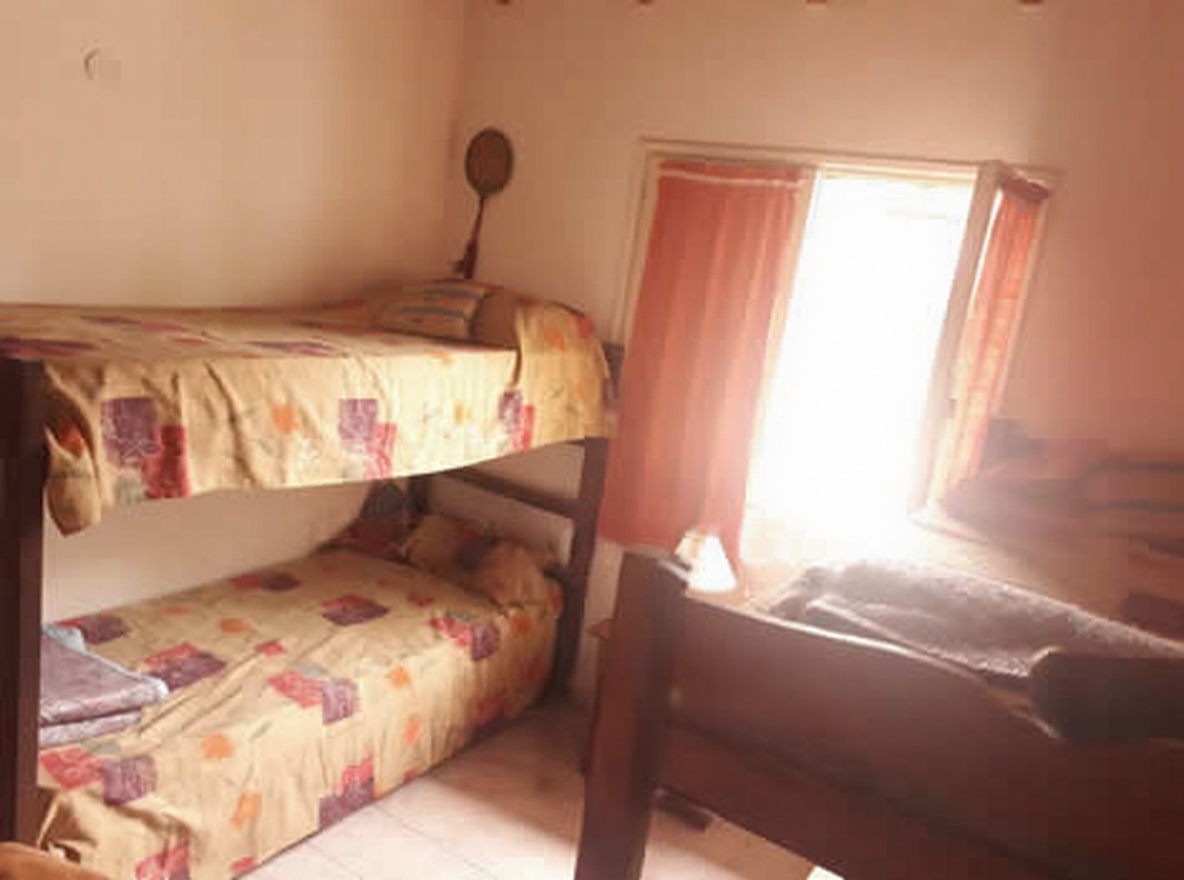 Casa con patio y parrilla a 6 cuadras del mar en San Clemente del Tuyú miniatura 7